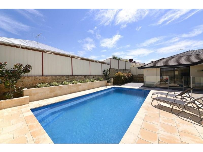 15 Newgain Crescent, Carramar WA 6031