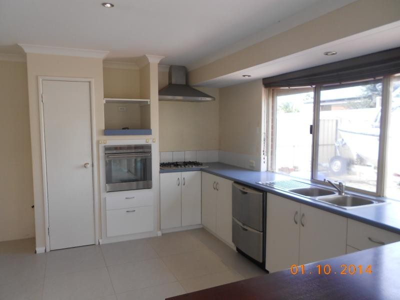 9 Carisbrook Loop, Hocking WA 6065