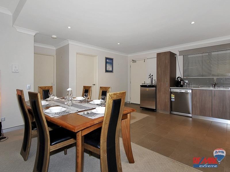 7/2 Walsh Loop, Joondalup WA 6027