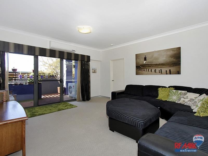 7/2 Walsh Loop, Joondalup WA 6027