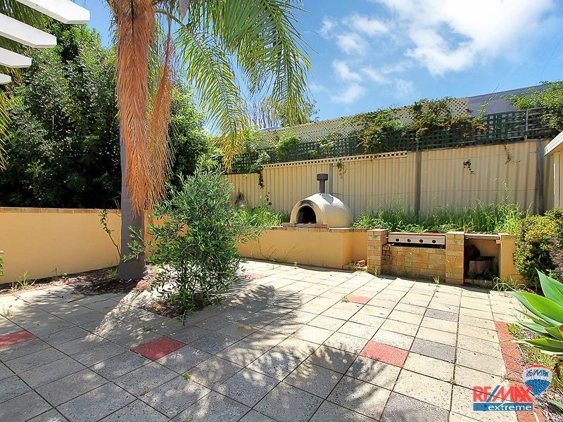 11 Yallambee Crescent, Wanneroo WA 6065