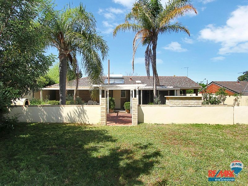 11 Yallambee Crescent, Wanneroo WA 6065