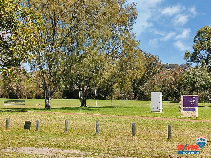 11 Yallambee Crescent, Wanneroo WA 6065