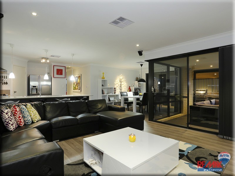 8 Crete Way, Alkimos WA 6038