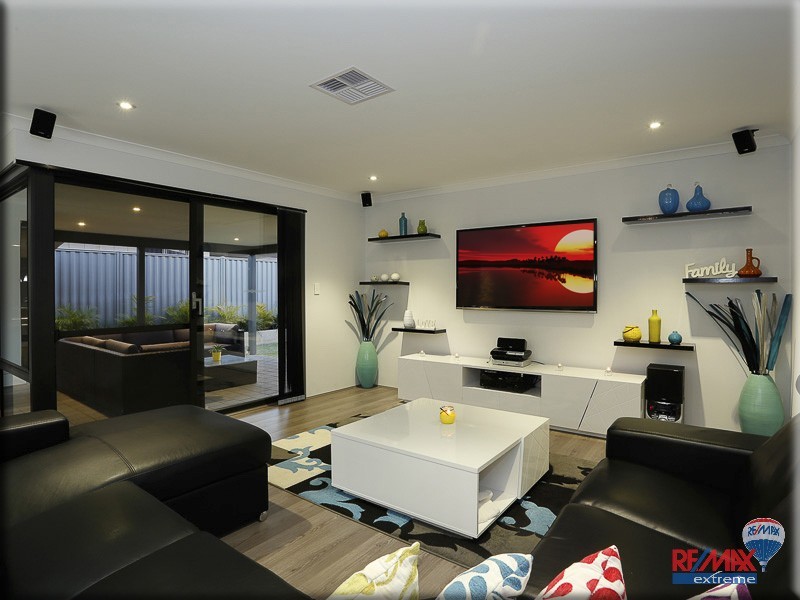 8 Crete Way, Alkimos WA 6038