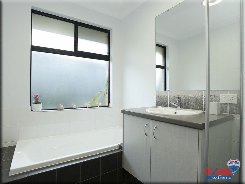 8 Crete Way, Alkimos WA 6038