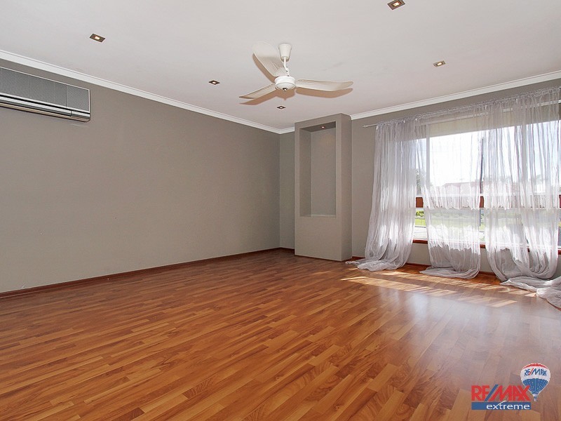 4 Dunfee Place, Hamersley WA 6022