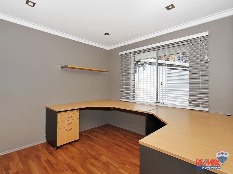 4 Dunfee Place, Hamersley WA 6022