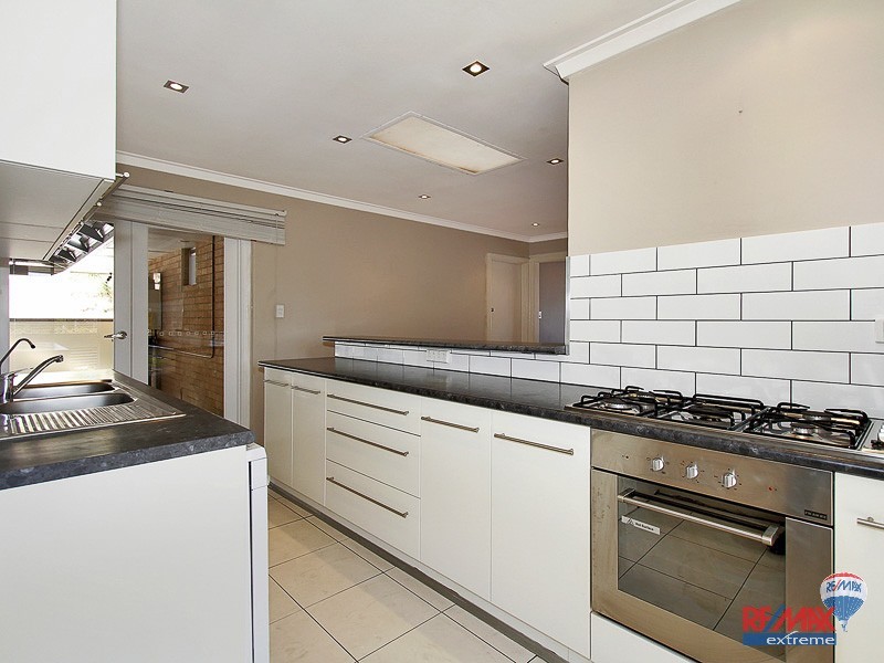 4 Dunfee Place, Hamersley WA 6022