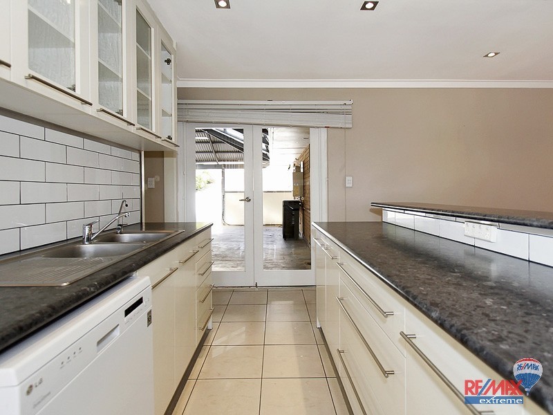 4 Dunfee Place, Hamersley WA 6022