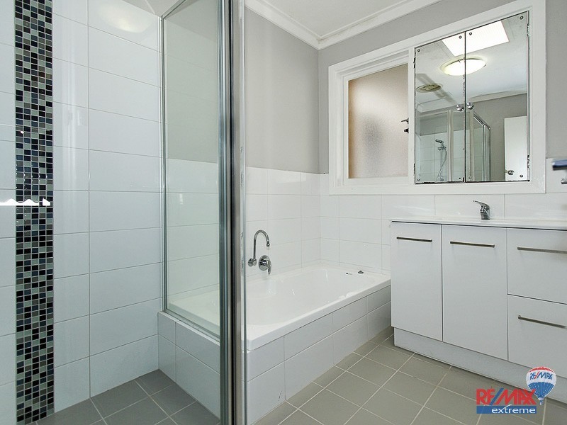 4 Dunfee Place, Hamersley WA 6022