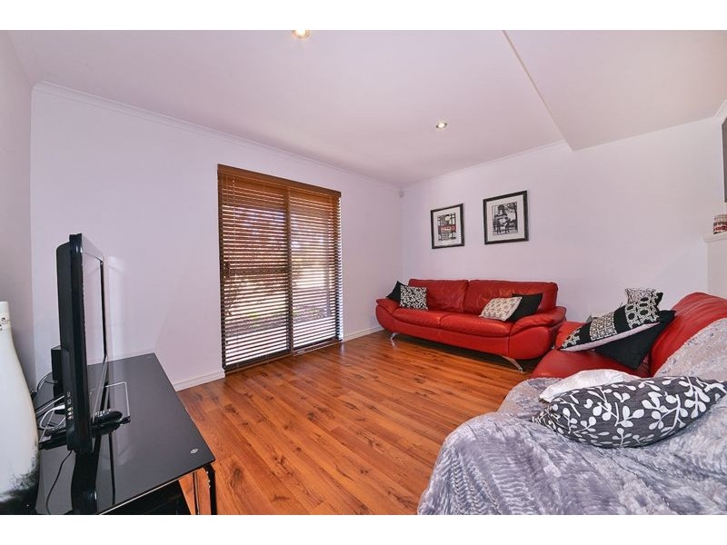 50 Hollins Bend, Madeley WA 6065