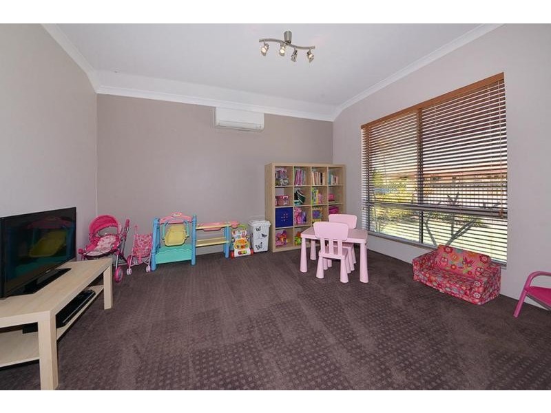 3 Wallcliffe Gate, Carramar WA 6031