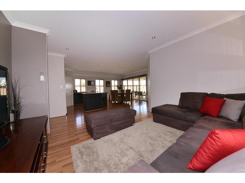 3 Wallcliffe Gate, Carramar WA 6031