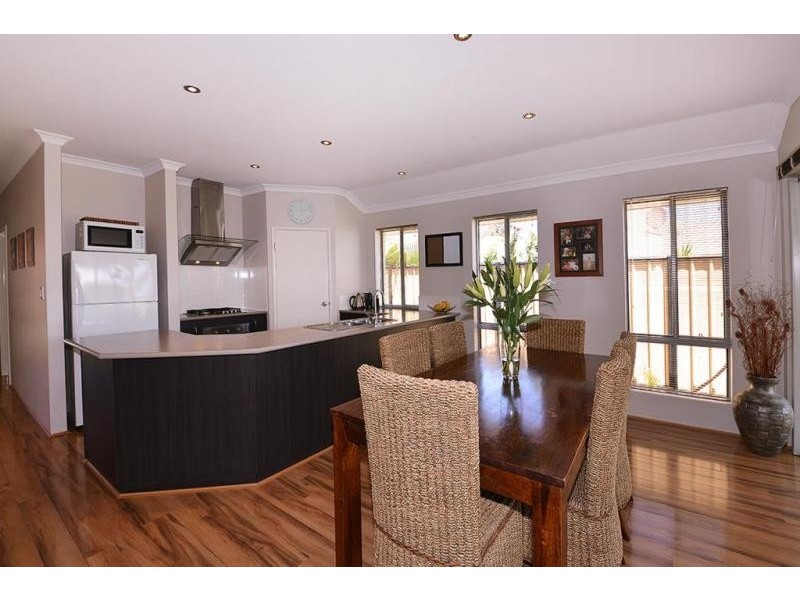 3 Wallcliffe Gate, Carramar WA 6031