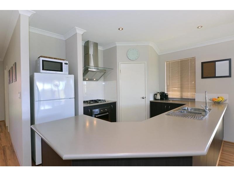 3 Wallcliffe Gate, Carramar WA 6031