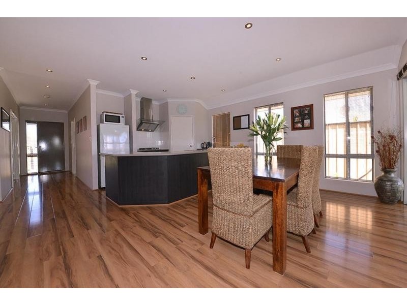 3 Wallcliffe Gate, Carramar WA 6031