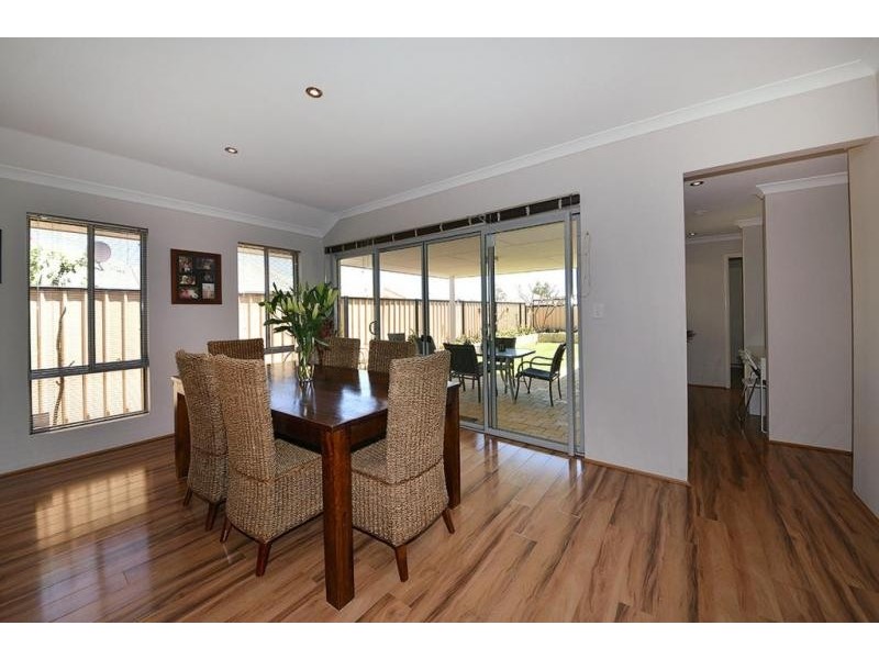 3 Wallcliffe Gate, Carramar WA 6031