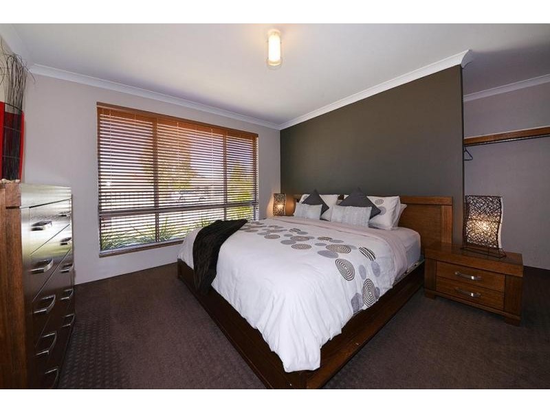 3 Wallcliffe Gate, Carramar WA 6031