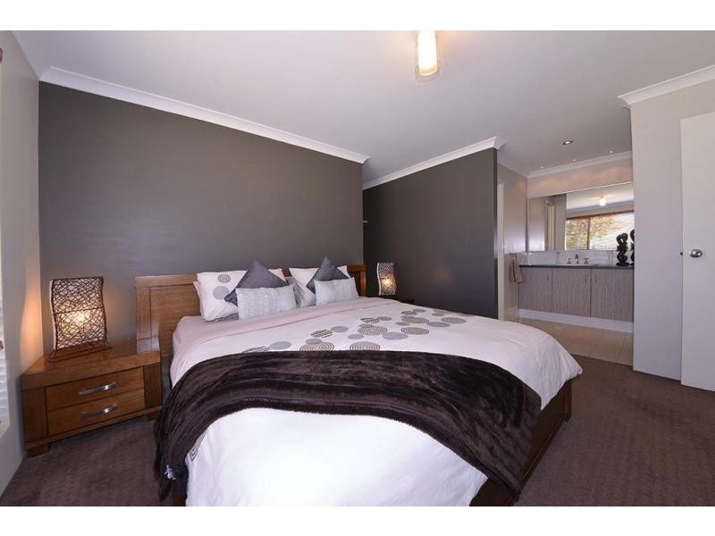 3 Wallcliffe Gate, Carramar WA 6031