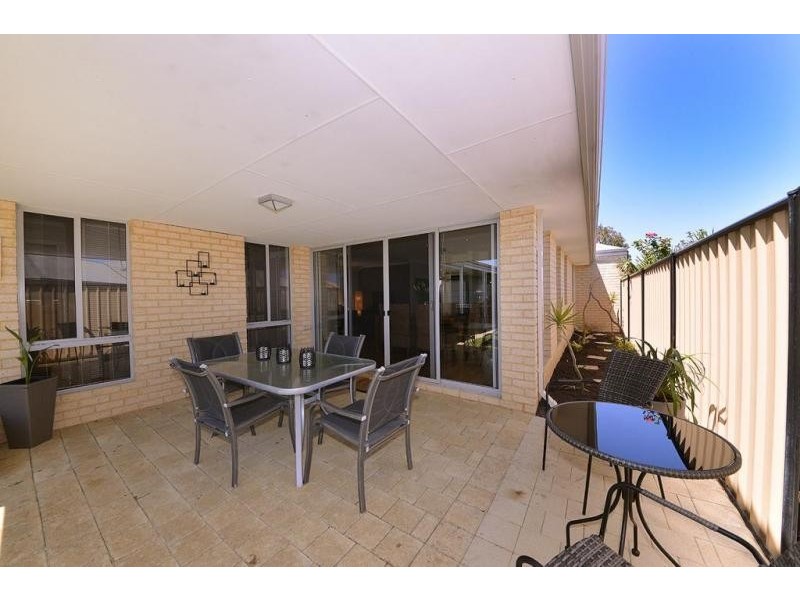 3 Wallcliffe Gate, Carramar WA 6031