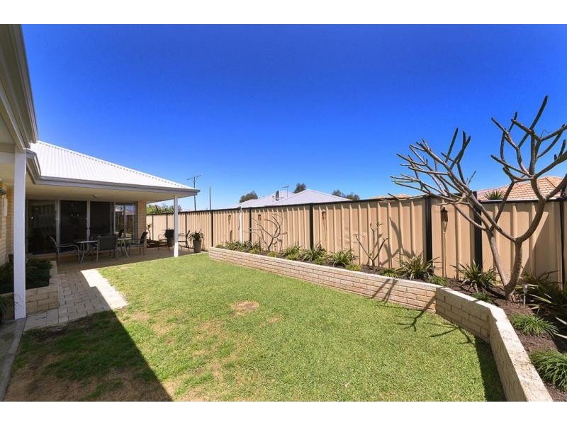 3 Wallcliffe Gate, Carramar WA 6031