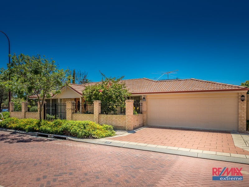 16 Woodlake Retreat, Kingsley WA 6026