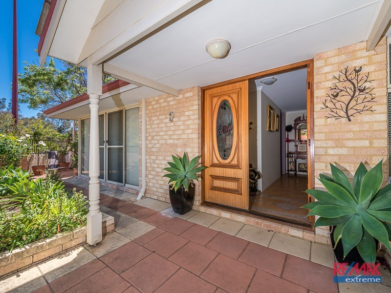 16 Woodlake Retreat, Kingsley WA 6026