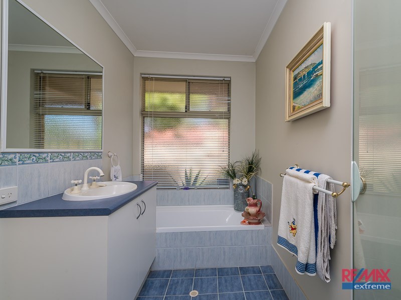 16 Woodlake Retreat, Kingsley WA 6026