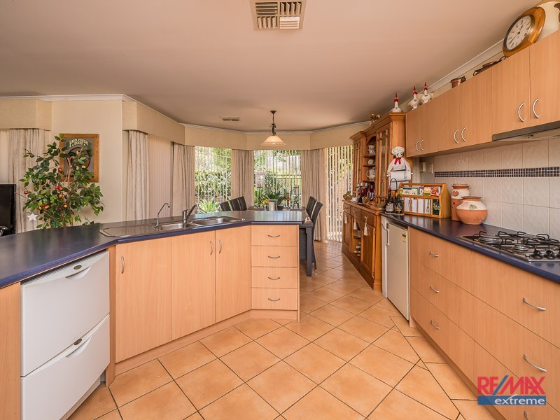 16 Woodlake Retreat, Kingsley WA 6026