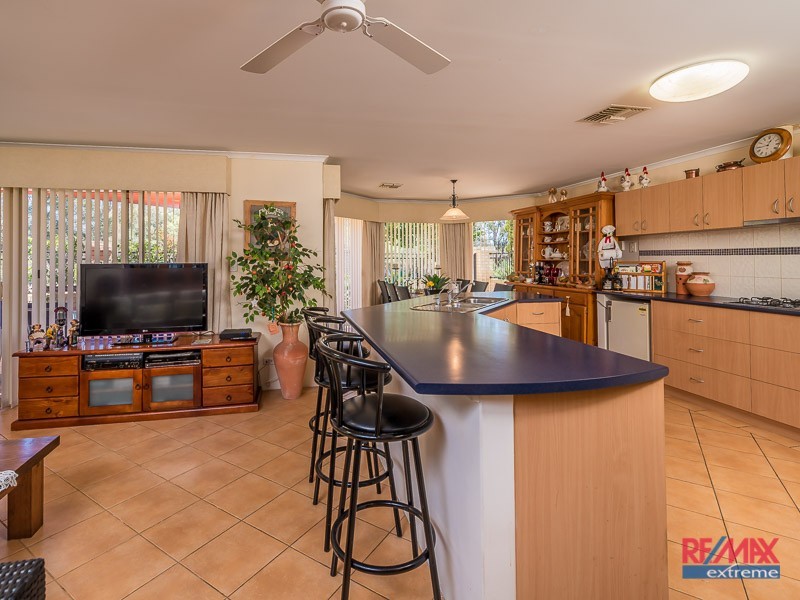 16 Woodlake Retreat, Kingsley WA 6026