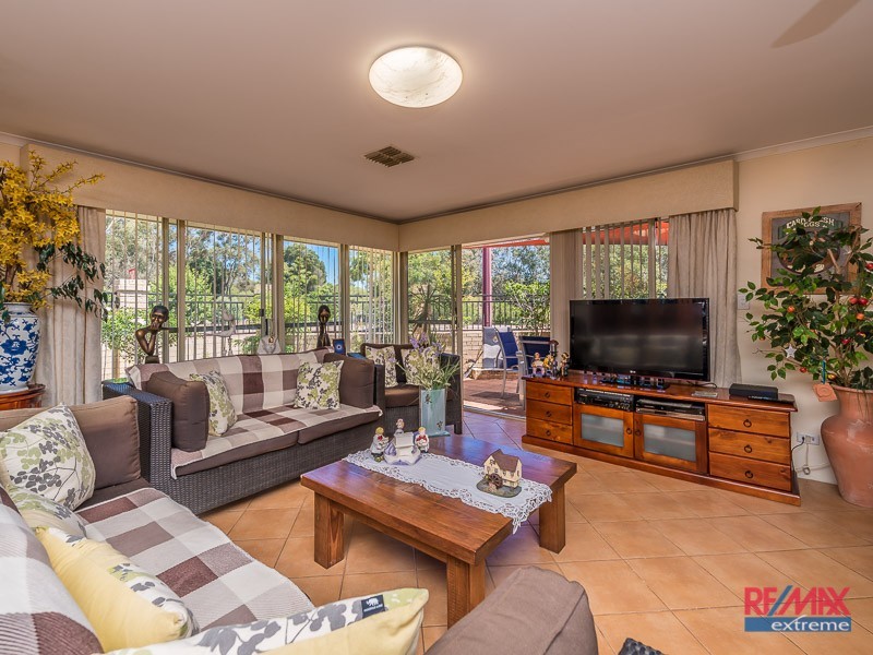 16 Woodlake Retreat, Kingsley WA 6026