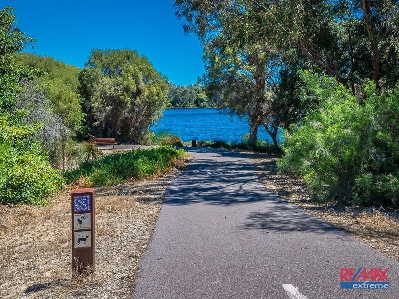 16 Woodlake Retreat, Kingsley WA 6026