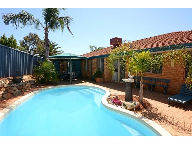 5 Charles Court, Woodvale WA 6026