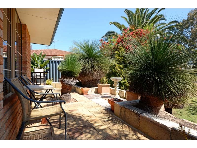 5 Charles Court, Woodvale WA 6026