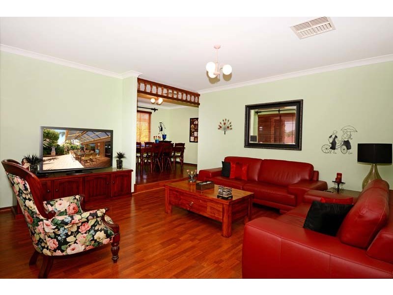 5 Charles Court, Woodvale WA 6026