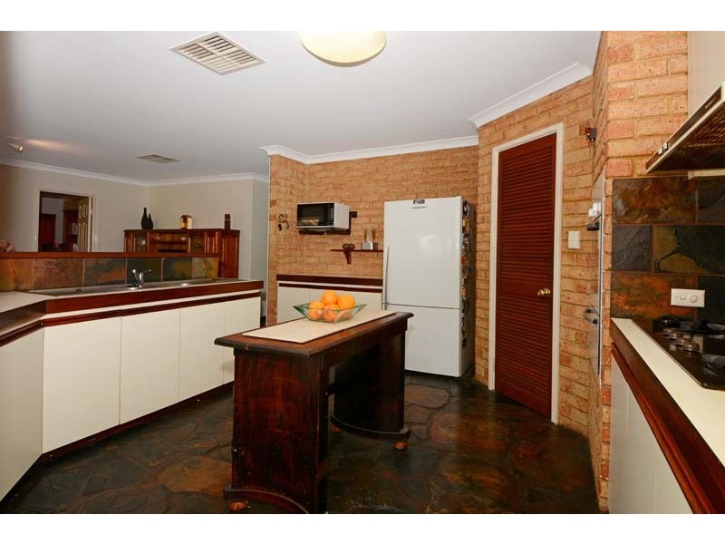 5 Charles Court, Woodvale WA 6026