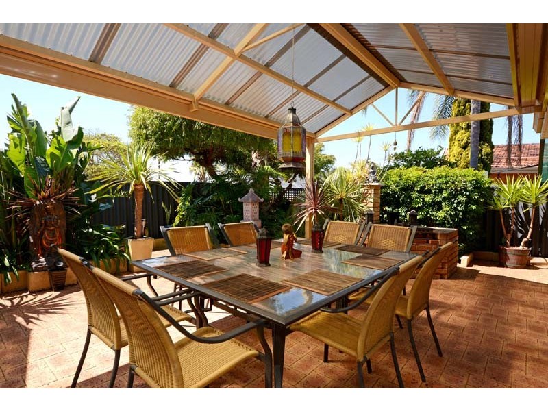 5 Charles Court, Woodvale WA 6026