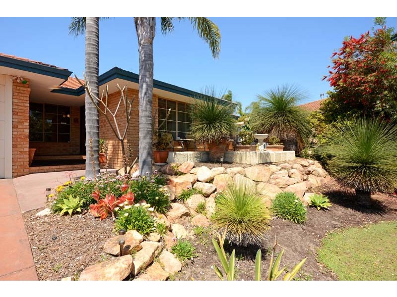 5 Charles Court, Woodvale WA 6026