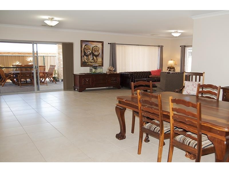 4 Kinglake Road, Yanchep WA 6035