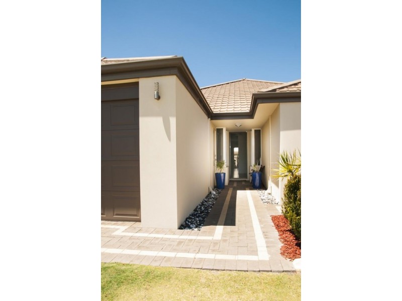 4 Kinglake Road, Yanchep WA 6035