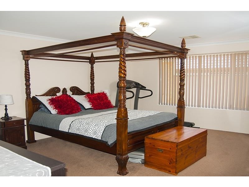 4 Kinglake Road, Yanchep WA 6035