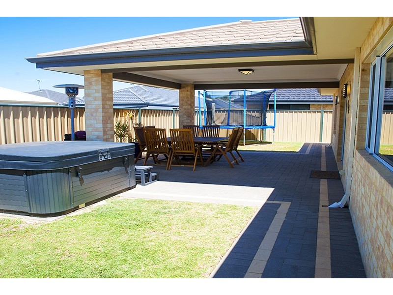 4 Kinglake Road, Yanchep WA 6035