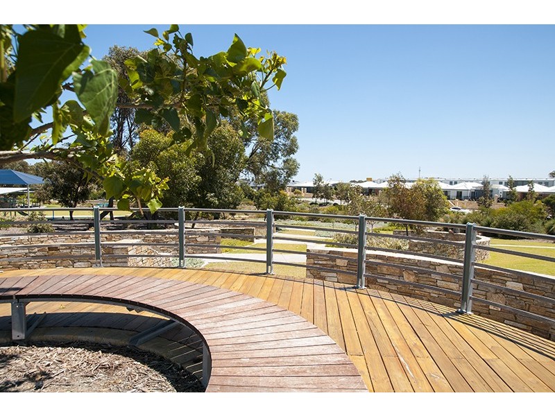 4 Kinglake Road, Yanchep WA 6035