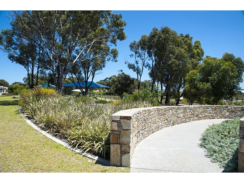 4 Kinglake Road, Yanchep WA 6035