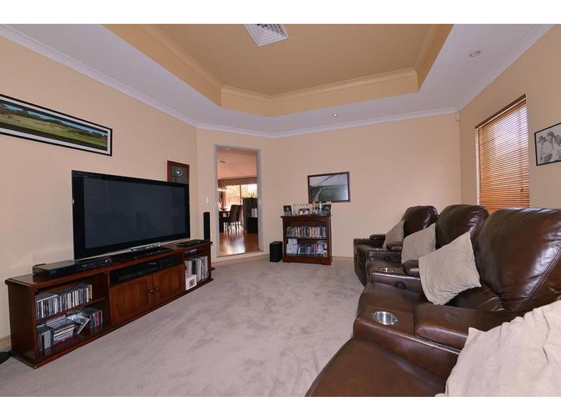 5 Dunrobin Lane, Carramar WA 6031