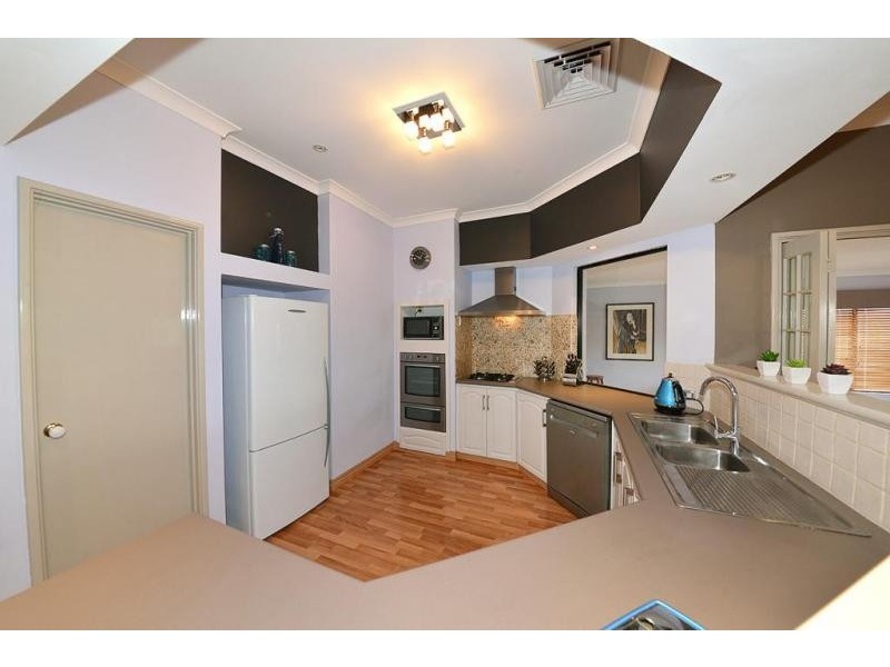 5 Dunrobin Lane, Carramar WA 6031