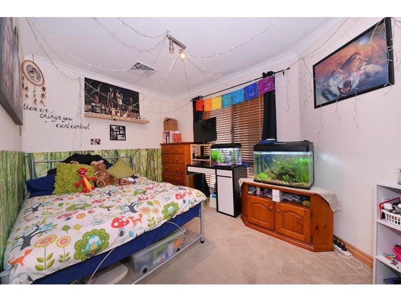 5 Dunrobin Lane, Carramar WA 6031