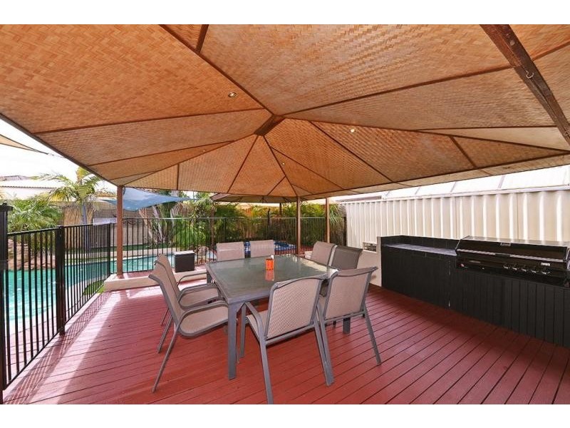 5 Dunrobin Lane, Carramar WA 6031