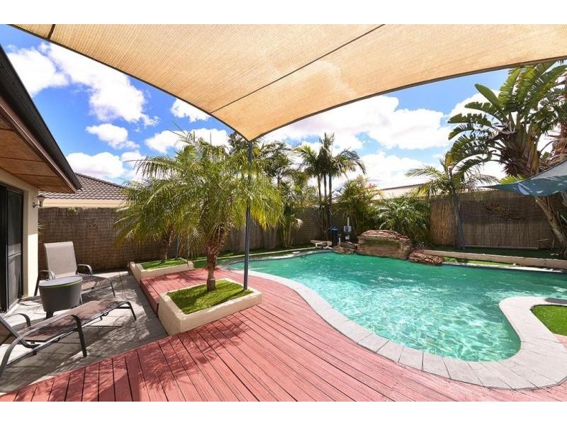 5 Dunrobin Lane, Carramar WA 6031